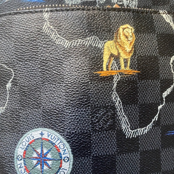 louis vuitton graphite sling bag - Picture 4 of 5